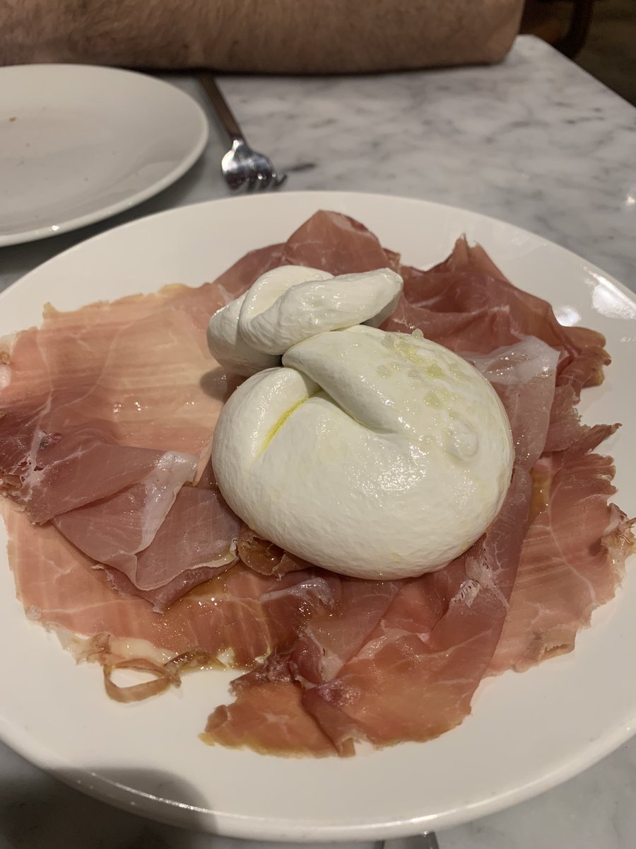 clota__'s tweet photo. Ayer fui a eataly y todavia no lo supero  ya quiero volver https://t.co/EEyUO2cwPR