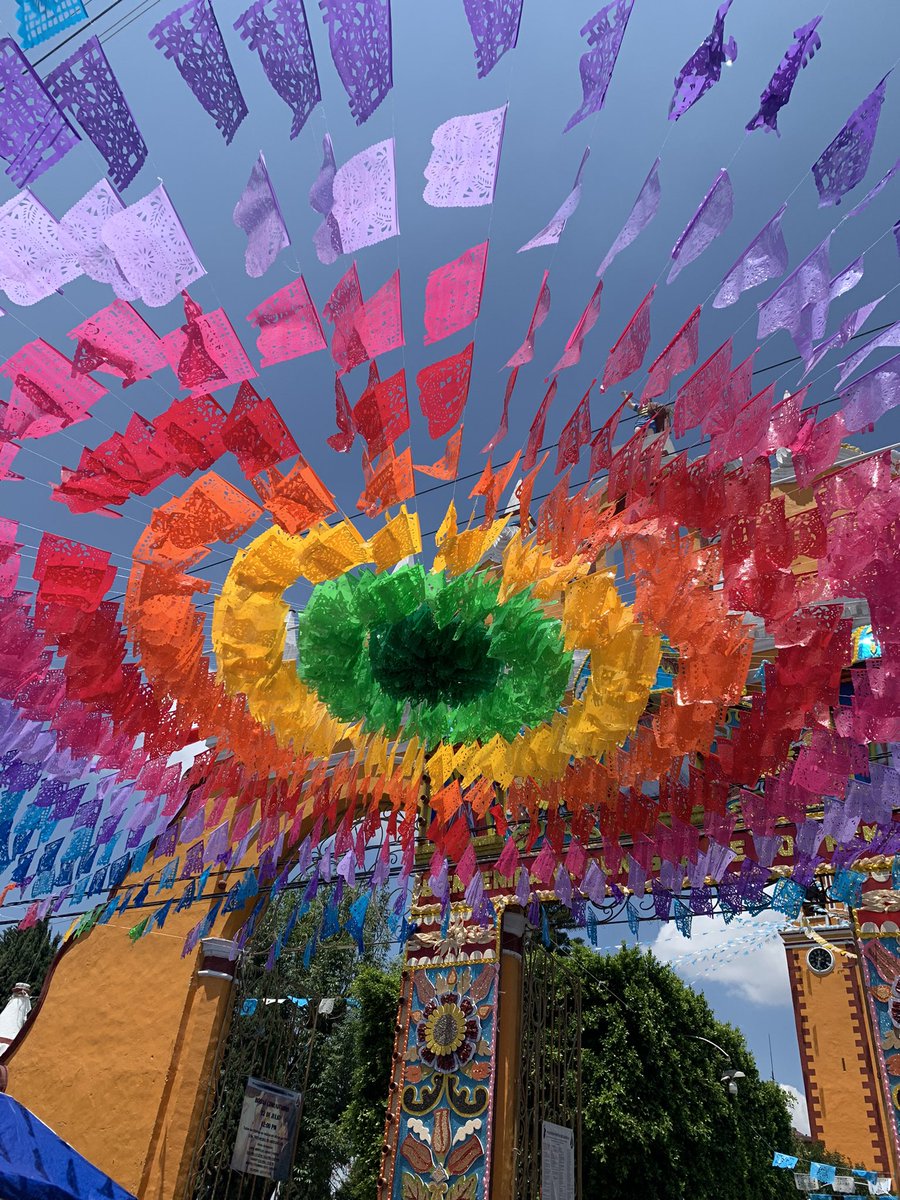 BeatrizHerreraL's tweet photo. Andamos por la Feria de cultura y tradición en #SanAndrésCholula #PuebloMágico #Puebla ¡pasen a degustar @curespantos #mezcal! Estoy segura de que los convencemos #turismo https://t.co/ebCkY77F0i