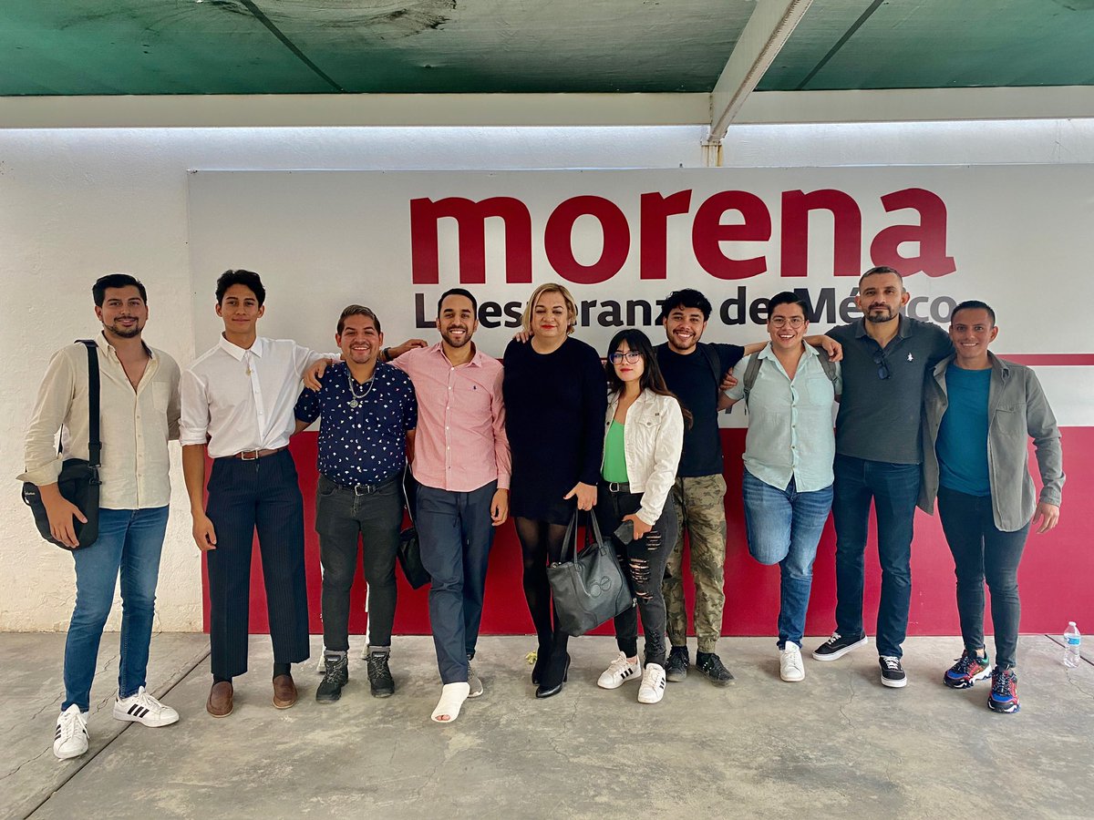 JesusAdrianR2's tweet photo. Individualmente somos una gota, juntos un océano de esperanza.
Viva morena viva la Diversidad 🏳️‍🌈

@PartidoMorenaMx @DurangoMorena 
@GarciaGaray_L 
@otnielgarcia https://t.co/O41AZfJeIl