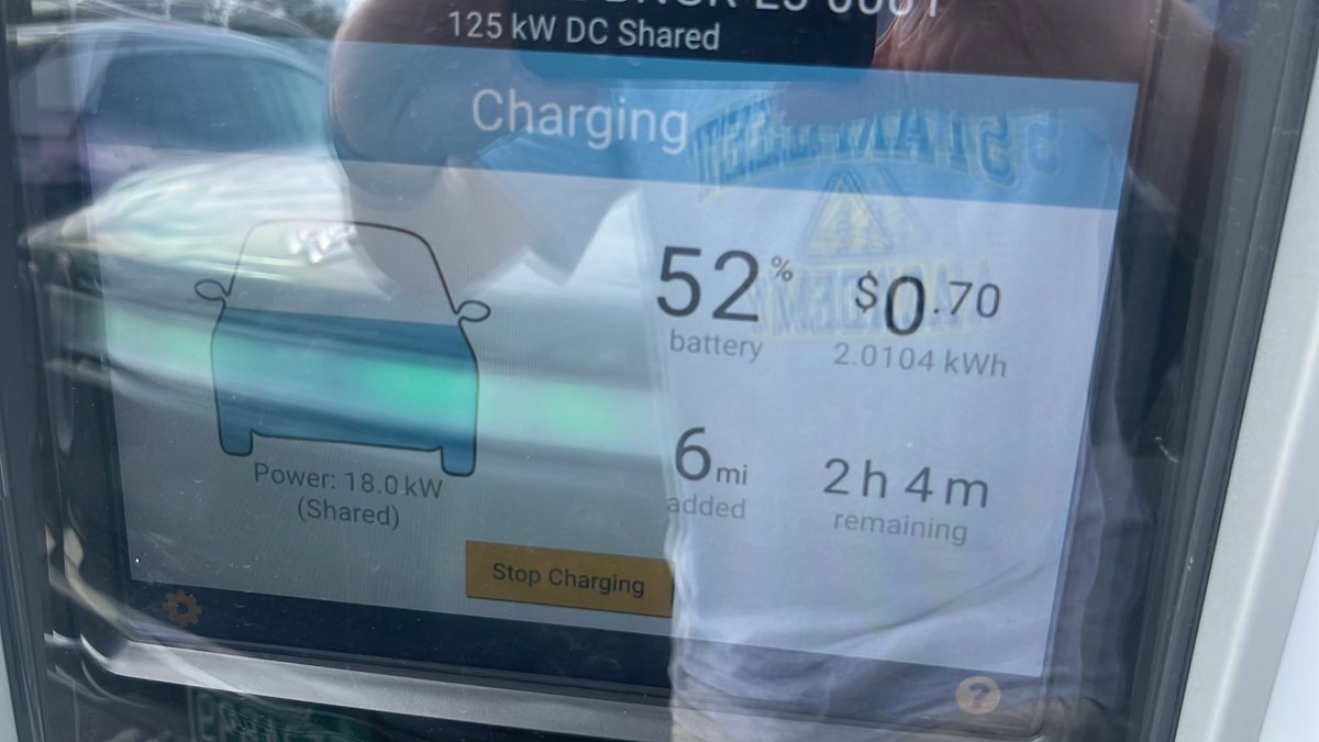 juddisjudd's tweet photo. @RateYourCharge only getting 18kw on a 62.5 (when not shared) ChargePoint. Other car is getting 55kw on a 62.5kw charger. Totally sucks and there is a line. Not helpful . . . @chargepoint #rateyourcharge https://t.co/bds5uzxIU0