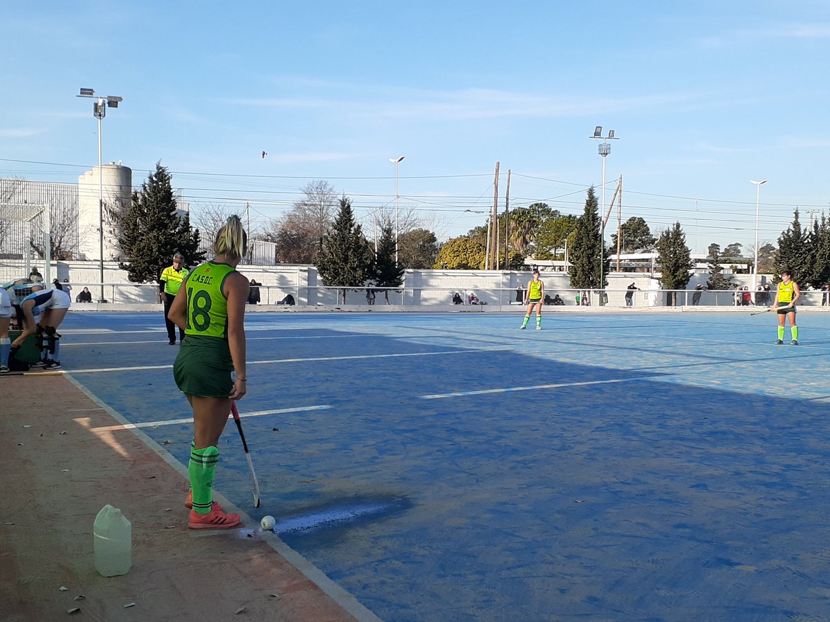 casdcamioneros's tweet photo. 🏑#Hockey #TiraA #Metro|Fecha 14
📍Esteban Echeverría.
✍️Primera: ¡Goool de Camioneros! Gran revés de Majo Baez con desvío de Luana Salazar para poner el primero.
⏱04'TC
🟩⬜🟩 #Camioneros 1
🟦⬜🟦 #CentroNaval 0
🔗 https://t.co/BhYTQHRwkv
🛤 #SentimientoVerde 💚 https://t.co/g31of4gPSg