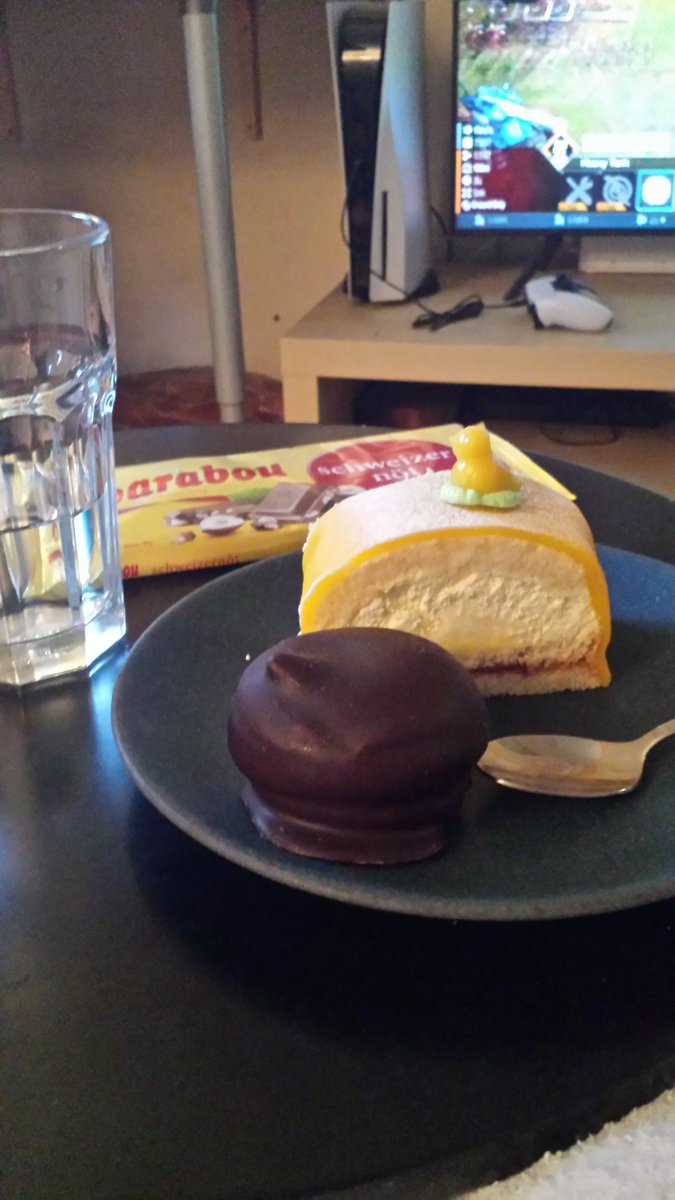 MrMackelito's tweet photo. @StarStruckKitt Of course, bad example. Then I hope you might find joy in drawing overwatch characters baking a cake 😊💜

Also, have some evening snacks 👇 https://t.co/9CFH9On3cl