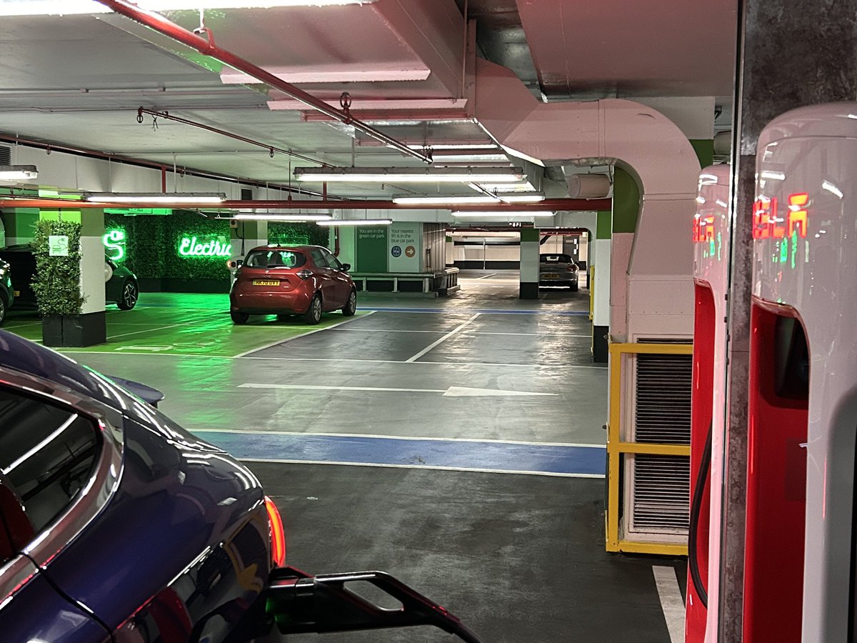 Sweet group of chargers in @_VictoriaCentre Nottingham here in the UK 🇬🇧 @elonmusk ,charge while shopping 🛍️ 

Awesome stuff @TeslaOwnersUK @TeslaInTheUK