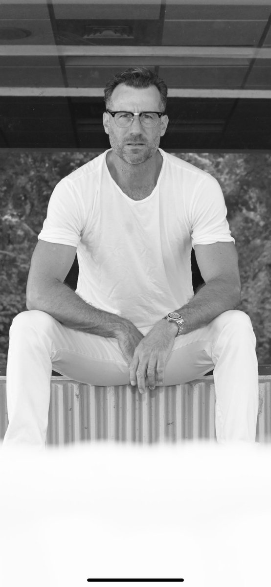 JeffNelson__'s tweet image. "Embracing the timeless allure of black and white. Captured in a moment of contemplation, sitting on a stool, pondering life's beautiful complexities. 🖤🤍 #BlackAndWhitePhotography #DeepInThought #CapturedInTime"