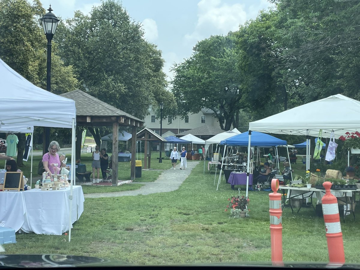 FeeneyWalpole's tweet photo. Happy July! Fun things to do in Walpole (again)- visit the Walpole Farmers Market on Saturdays! https://t.co/hvQ29OAjGL