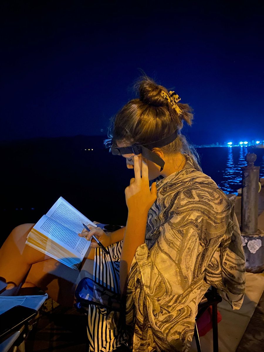 Evet kafamın içi de saçlarım kadar dağınık albayım.