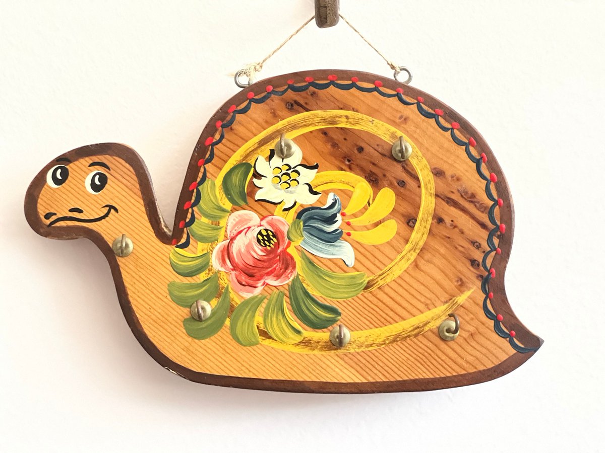 VSeagrape's tweet image. 🐕 Big deals! Key Hook, Vintage and Handcrafted Key Hook Shaped Like Snail, Garden Decor, Vintage Home Decor, Chicken Coop Decor, Unique Gift, Novelty only at $32.00 on etsy.com/listing/151291… Hurry. #KeyHook #KeyHolder