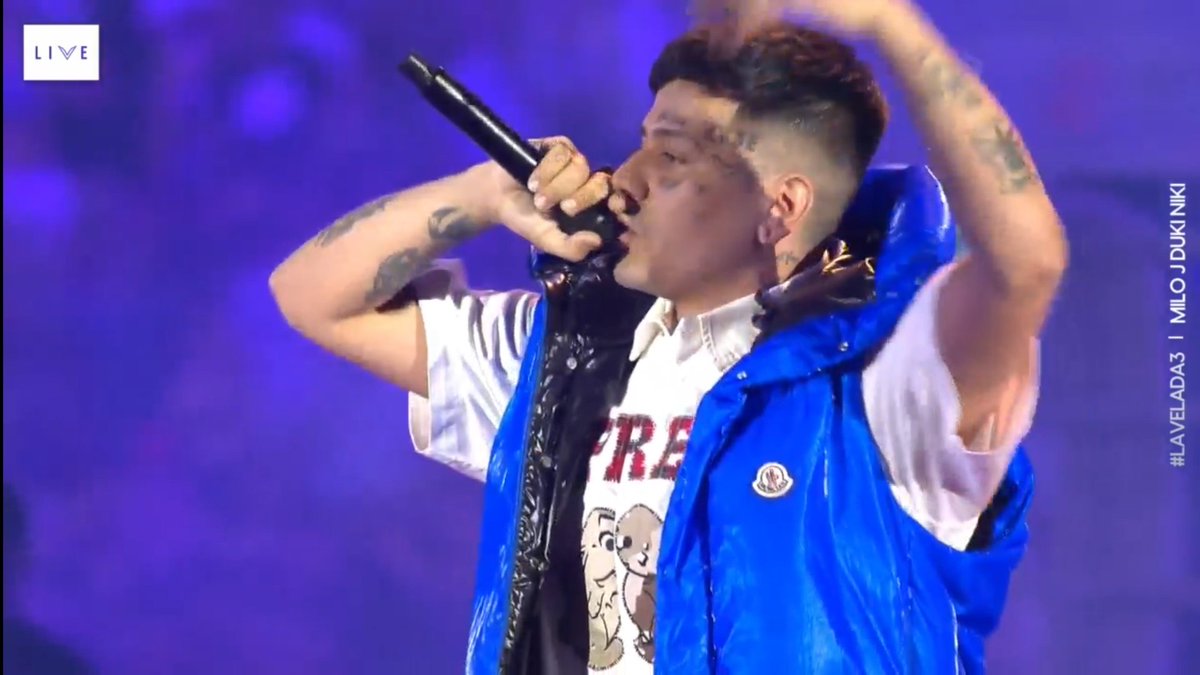 SRfranketooo's tweet image. el duko le acaba de regalar ESE CHALECO MONCLER a un pibe lpm