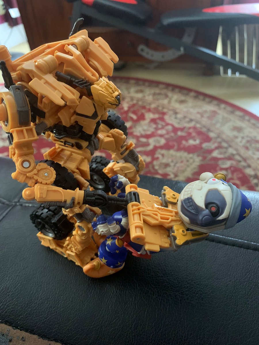 FetchSmile's tweet image. Just watched Transformers Rise of the Beasts and got a Moon Drop figure!!!

Today has been a great day👍