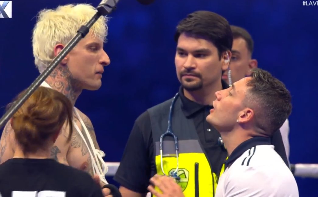 JAJAJAJA QUE HACE MOMO YA ESTÁ VENDIENDO HUMO EL NAPOLITANO