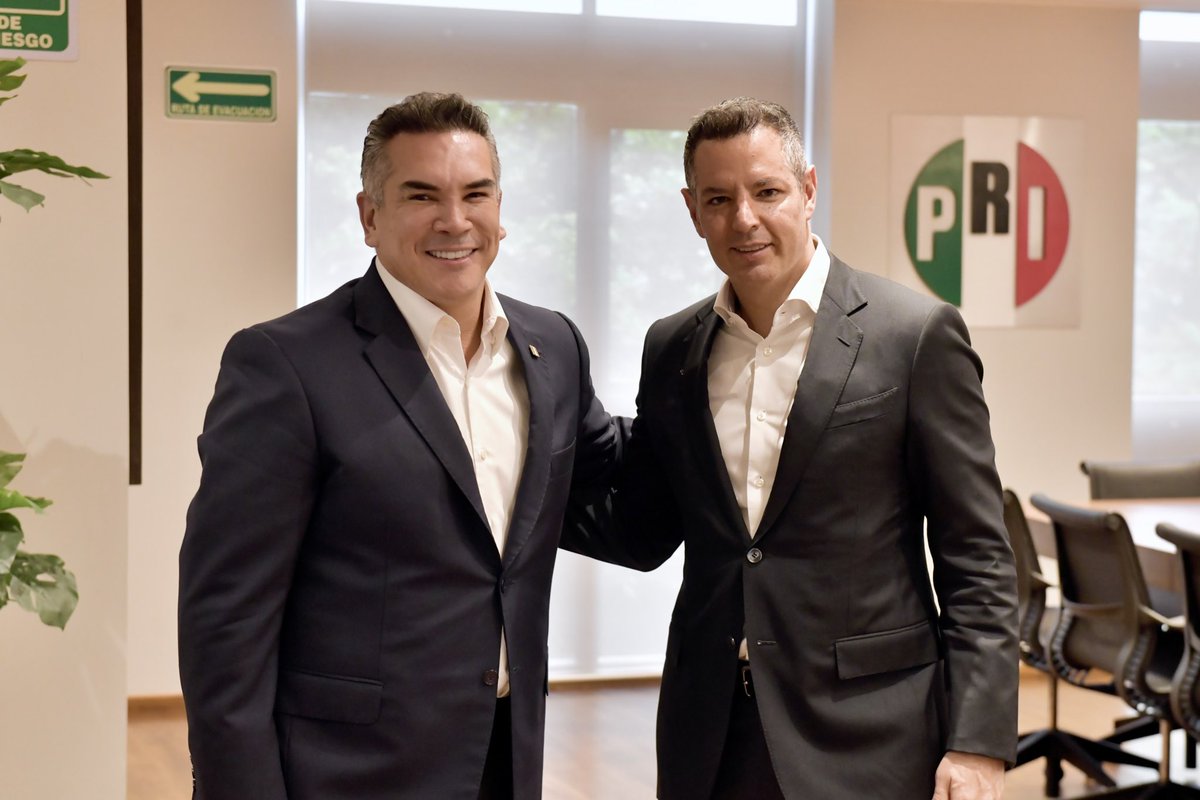 alitomorenoc's tweet photo. Me da mucho gusto recibir la visita de mi gran gran amigo @alejandromurat, un priista siempre cercano al Partido, dispuesto a sumar en todo momento por la militancia. ¡Vamos a seguir trabajando en equipo por el priismo y por México! 💪🏼🇲🇽 https://t.co/wacqXvUp3J