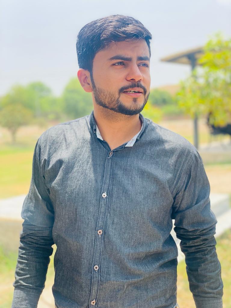 Girls hm jasy loyal boys k sath be wafai q krti han...missing her a lot...🥺🥺💔💔😖