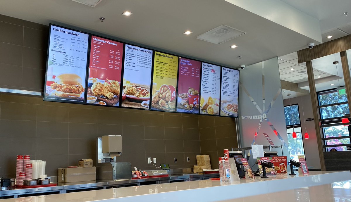 robbybottoms's tweet image. Getting my Crispylicious Juicylicious Chickenjoy fix at @JollibeeUSA. #FilipinoFastFood #Chickenjoy