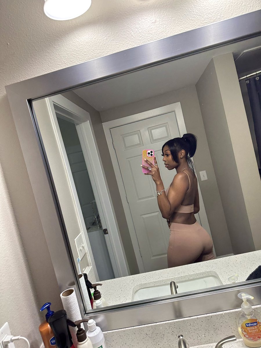 prettynslim_'s tweet photo. All I did was grow &amp; they got mad 🫠 https://t.co/kyjkY6IhW5
