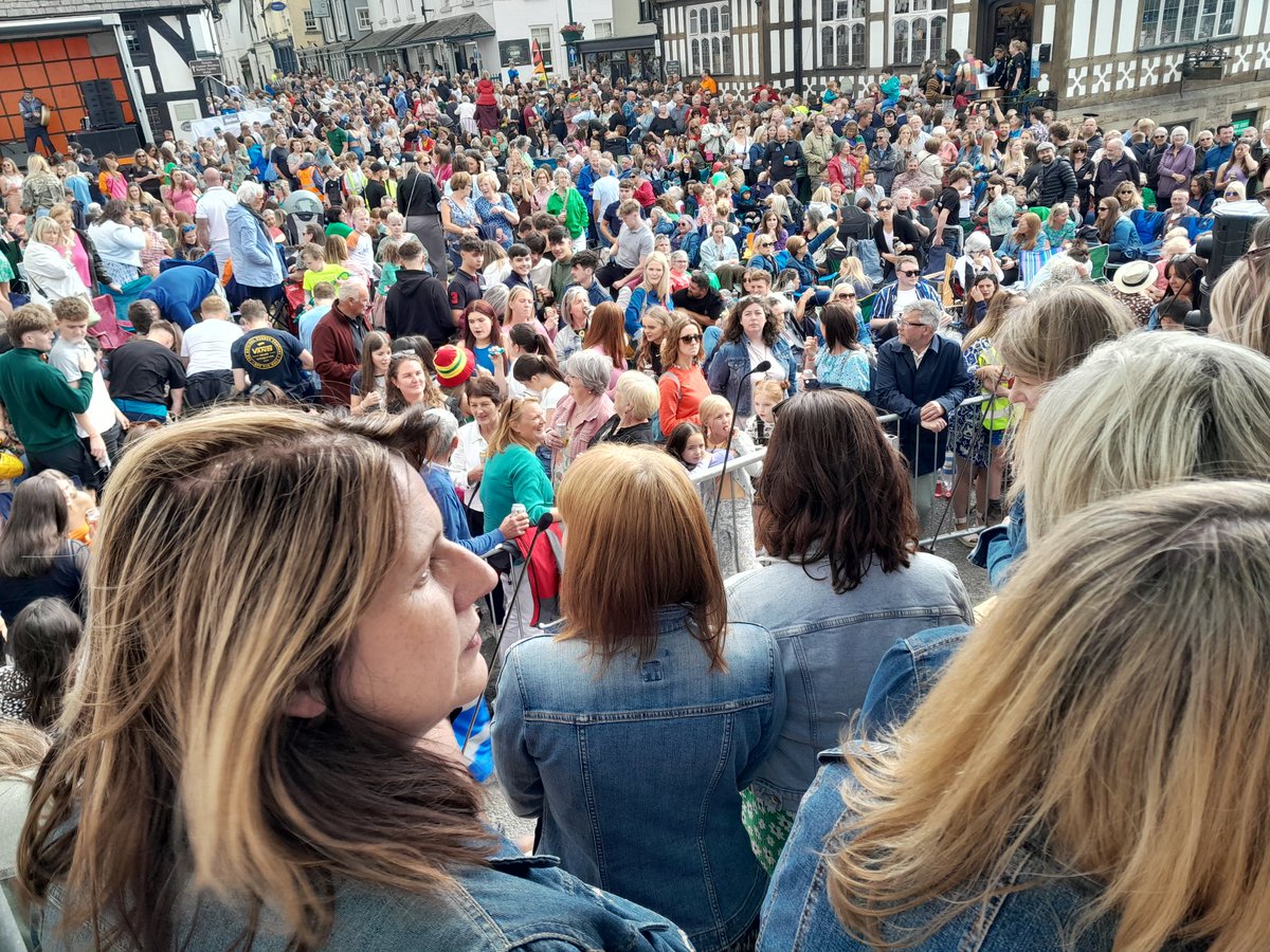 FfionClwyd's tweet photo. Wel @gwylRhuthfest mi fu hi'n bleser! Perfformio am y tro 1️⃣ fel côr newydd 4 llais #CôrNantClwyd 🎵🎶 // a successful first outing as a SATB Dyffryn Clwyd 90 odd choir #diolch Alaw a @dawnbach 🎹 💛🧡💛 @HawysLebbon @nwilliamsff @delythmaiwilli1 @NerthDyBen #BywirDydd https://t.co/QAFZpzBvd3