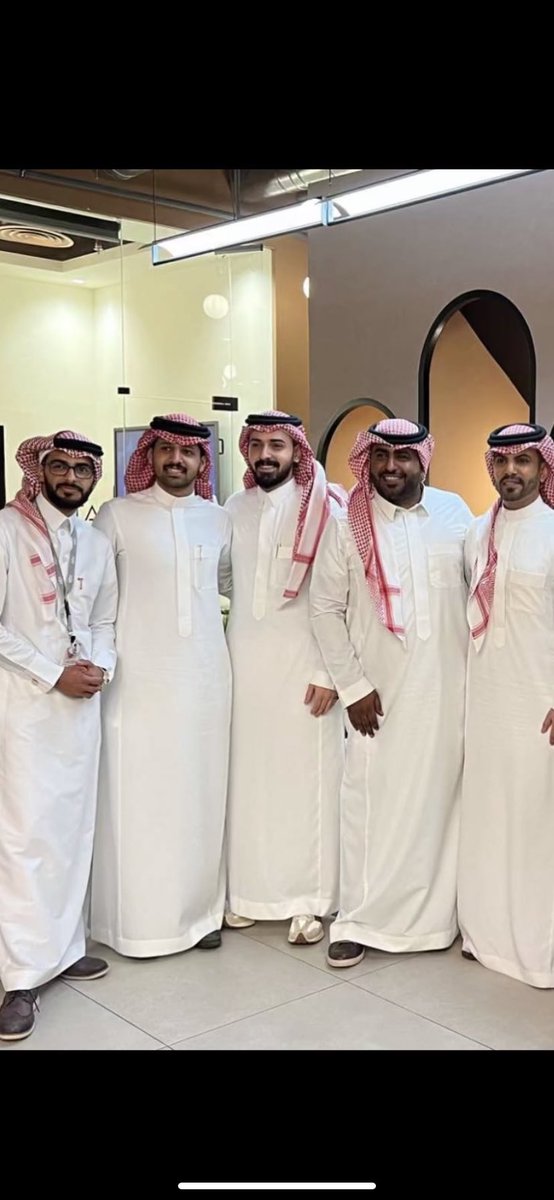 Mp22tt's tweet photo. - حلقة فنانه -
استمّتعنا جداً باللقاء ، ضيف مُتألق مُتفرد 
كان ولازال وليد يثبت حضُوره❤️❤️.
#وليد_قشران_ضيفmbc
#وليد_قشران https://t.co/QleTtVwPBI
