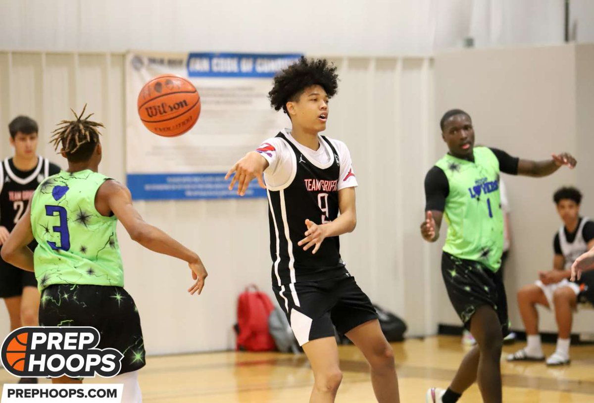jikim_13's tweet photo. ~ nephew (@jyson_kim) attended @OCUmbball elite camp this morning then drove straight to #PHFinale to play with Griffin 17U Tulsa & dropped 27 points!
#ProudAuntie #KeepWorkingNephew
@CAA_Bball_Ok
@CoachBerokoff
@CoachEliBurk
@CoachWhite0 https://t.co/hayDwVRh3P
