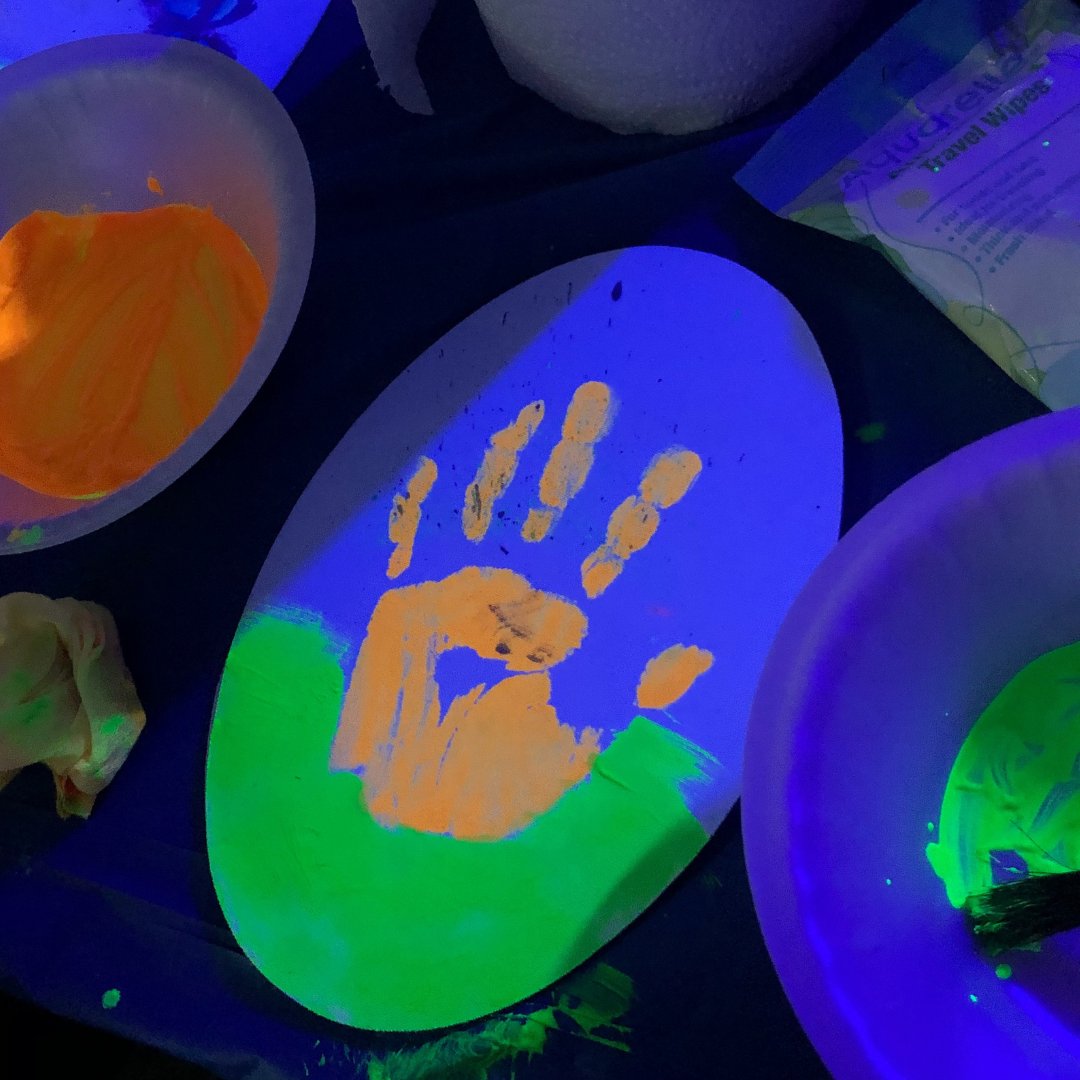 Thank you to all the teens that joined us on Thursday for our blacklight paint program! Be sure to check out our website for upcoming teen programs. #OxnardSRP23 #BlacklightPainting #Oxnard #OxnardTeens