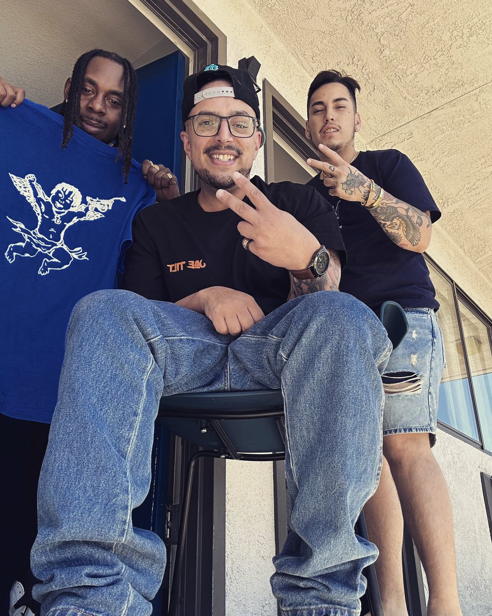 Elko we out here 👏🏽👏🏽

See you at Silver Dollar Club tonight 👀💵

Boise tomorrow at the rapperstore 😬

#hiphop #rap #music #mostafa #jaetilt #northsidenico #nvmnd #tour #lbol #littlebitoflove #live #show #concert #elko #nevada #boise #idaho #silverdollarclub #rapper #emcee #dj