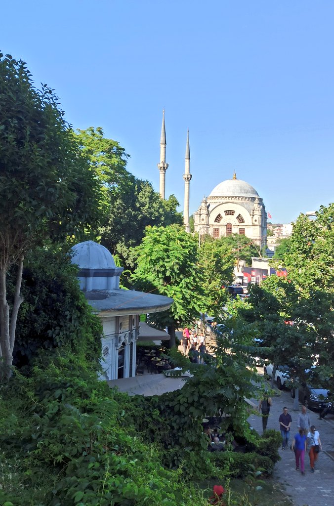 Yusuf Paşa Sebili'nden Dolmabahçe Bezmiâlem Valide Sultan Camii'ne doğru bakış.