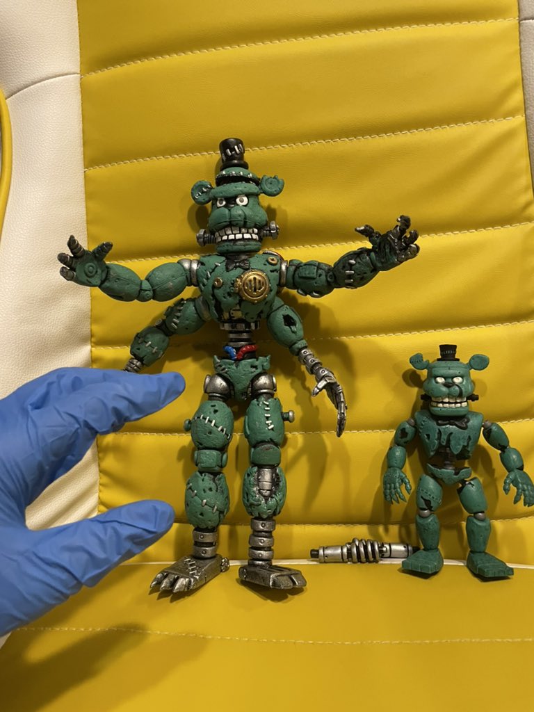 TWISTED SPRINGTRAP Figure Five Nights At Freddy's 9” FNAF Mexican