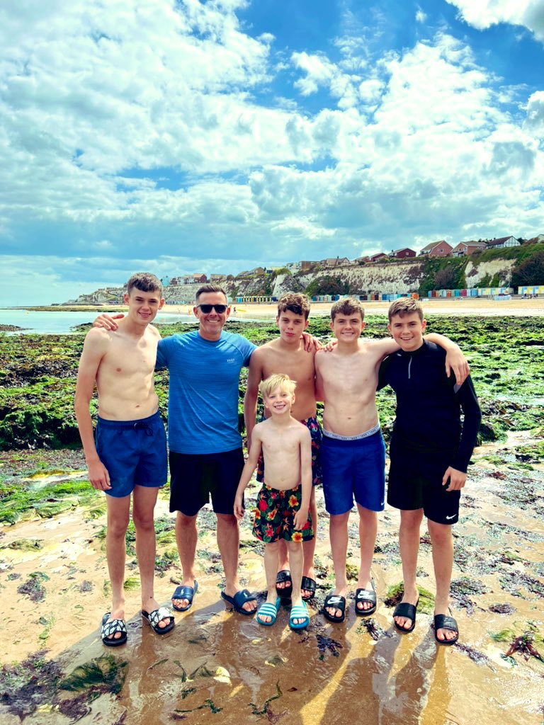 74bunick's tweet photo. Great day with the family at the beach #stonebay #broadstairs #sun #paddleboard #family โ๏ธ https://t.co/lprMvudIiD