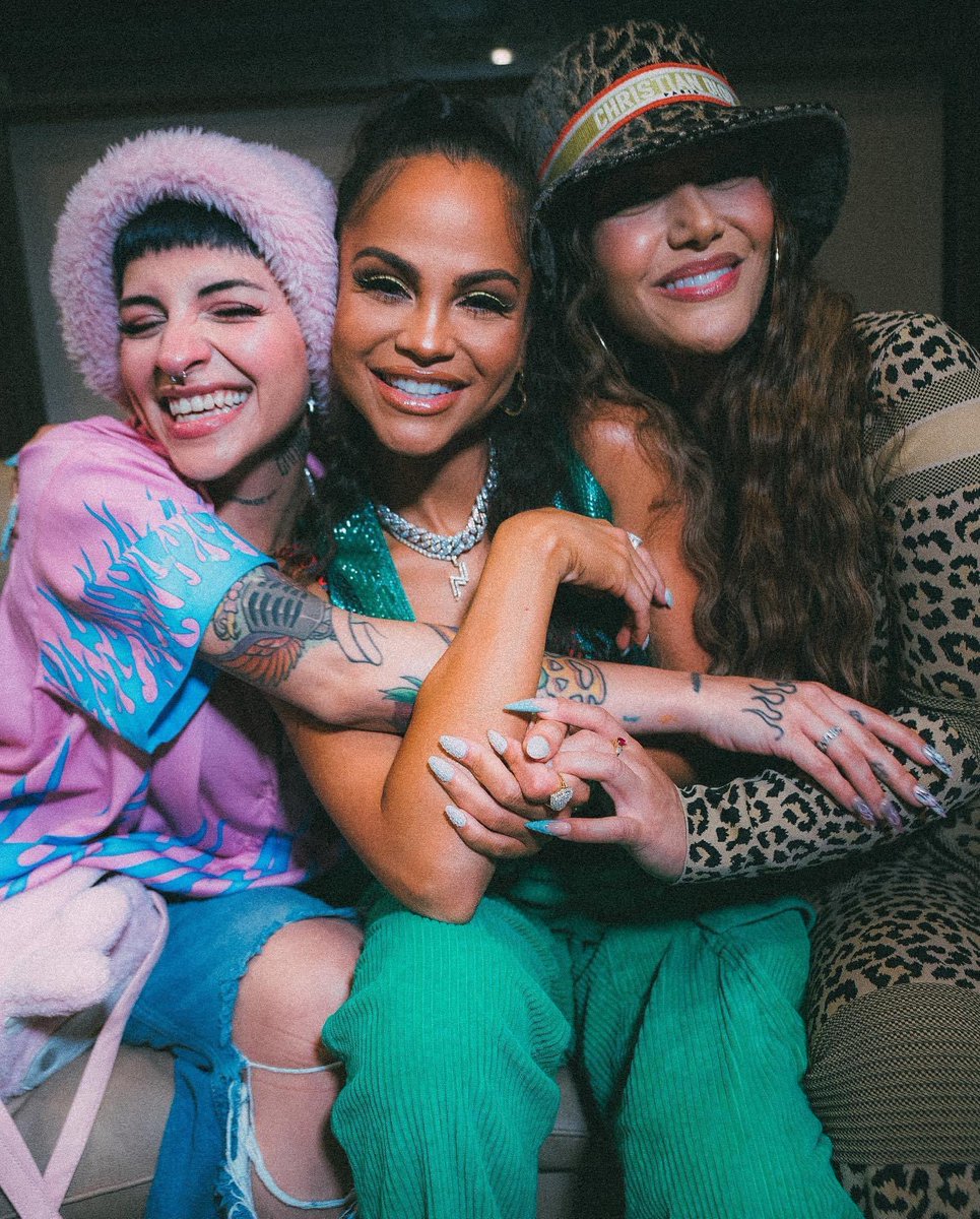 Cazzu, Natti Natasha y Farina! 👸🏻