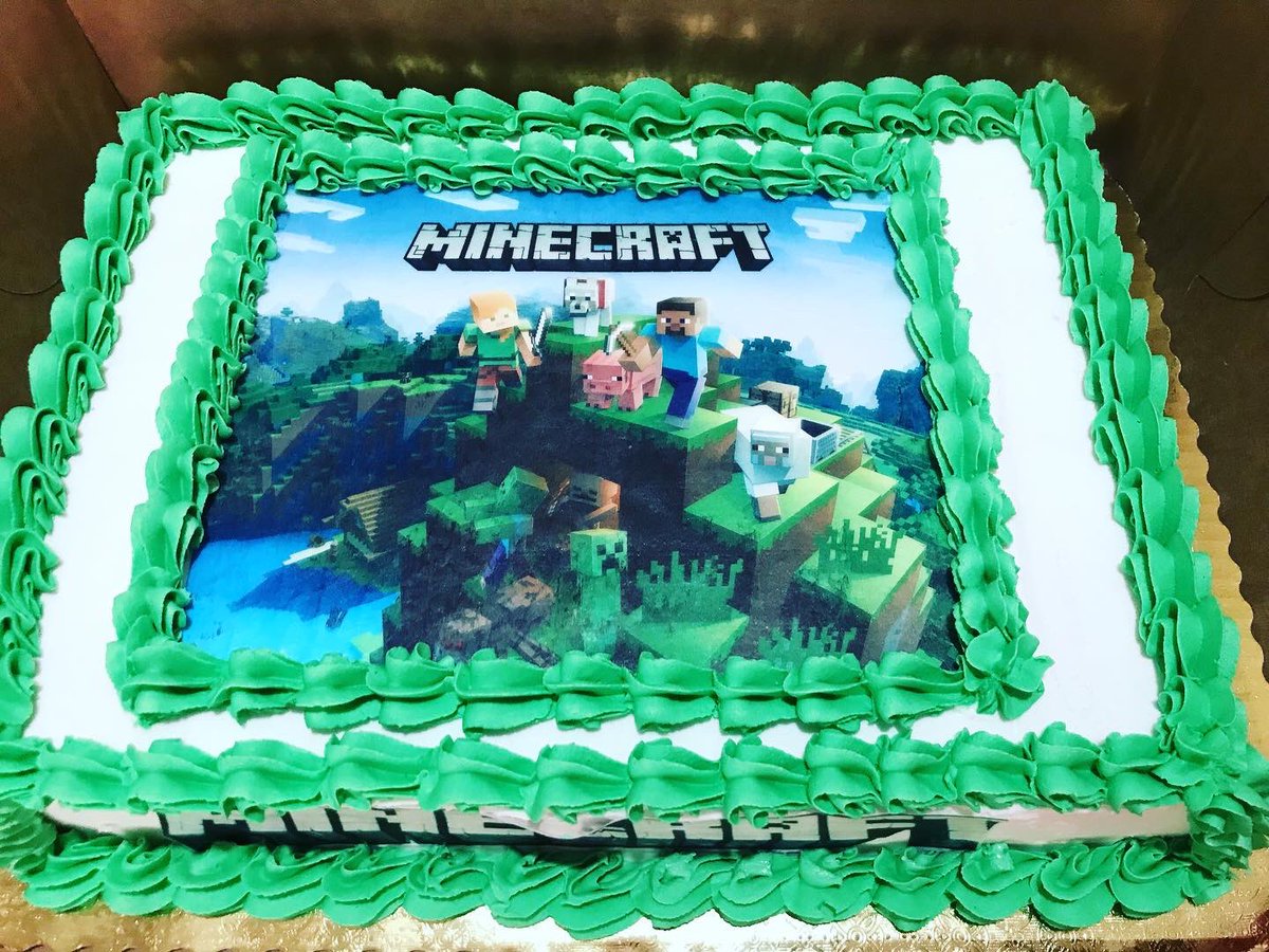 DIsBakeryCater's tweet photo. Minecraft Cake    #disbakeryandcatering  #Cake #westillhere https://t.co/2Gq6z6pAjR