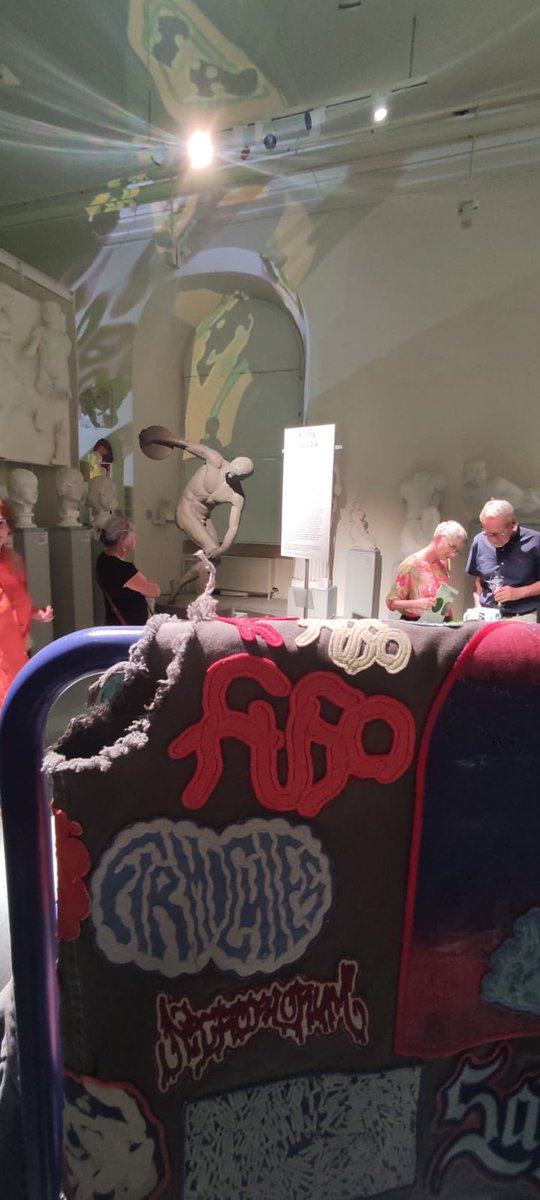 DavinaHoell's tweet image. Am Donnerstag haben wir die letzte unserer 3 #MicroPop Vernissagen gefeiert! Es war ein wunderbarer Abend @museum_uni_tue und ein toller Abschluss einer spannenden Reise in die Welten von Wissenschaft, Design und Mikroleben!