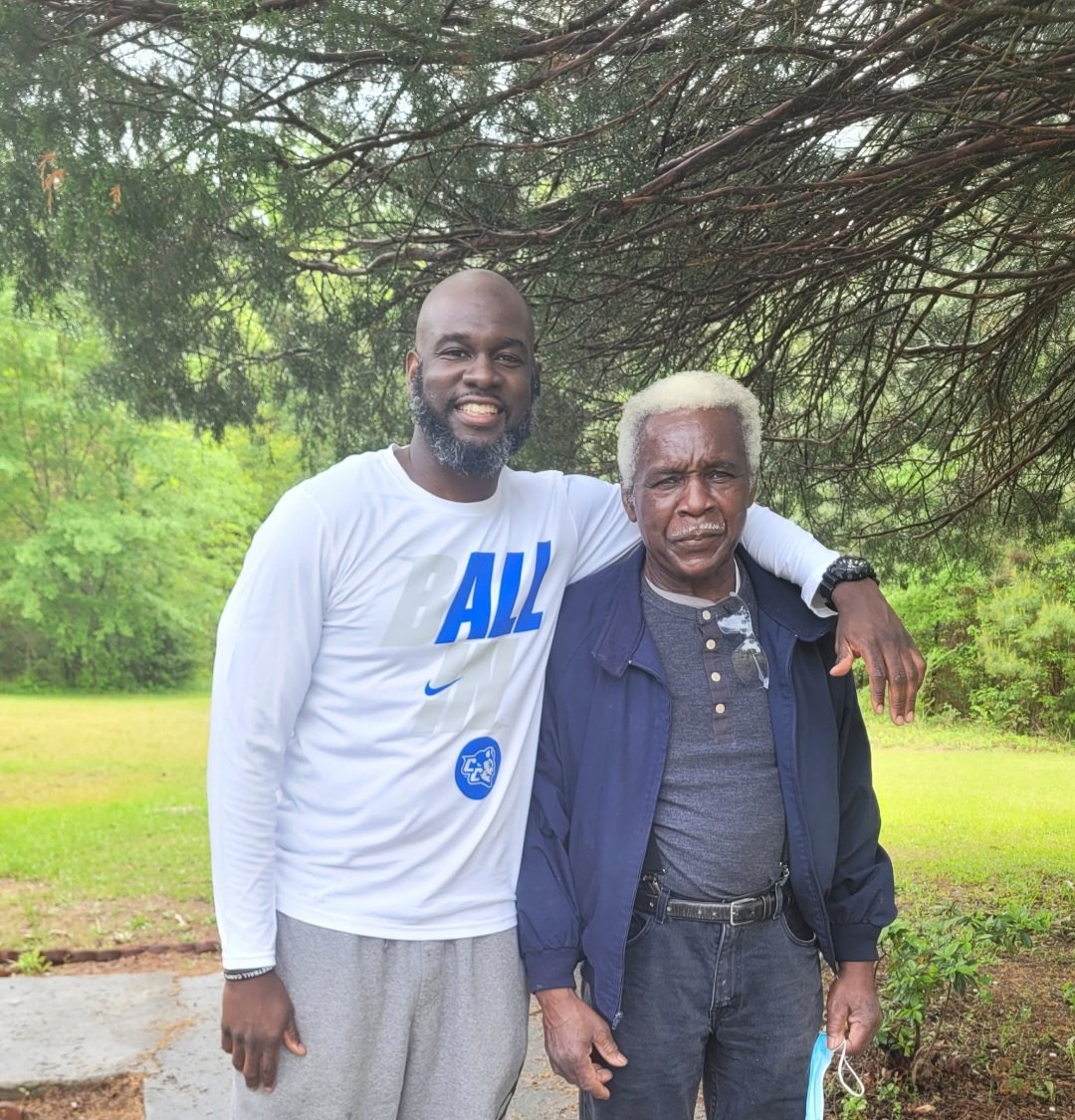 CoachLJ21's tweet photo. HAPPY BIRTHDAY TO THE HARDEST WORKING AND BEST PROVIDING MAN I KNOW. LOVE YOU DEARLY POPS..
#FamForLife
#GODFAMILYBASKETBALL https://t.co/ug57yF8Z3z