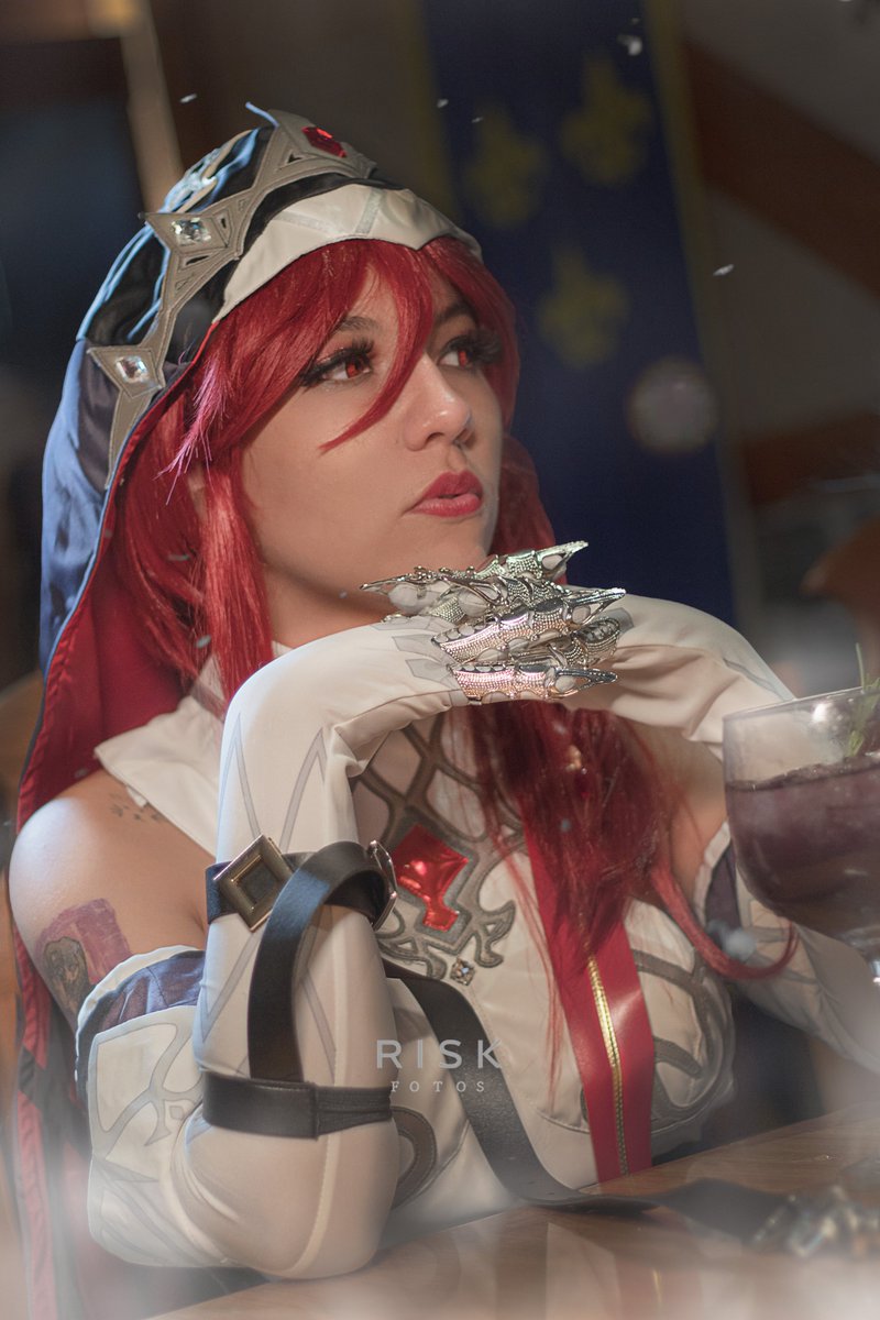 'Wine has its uses... like revealing someone's true colors...' 🍷
.
Rosaria: @xxpipers
Game: @genshinimpact
.
.
#rosariacosplay #rosaria #genshin #genshinimpact #cosplay #cosplayphotography #fotografiacosplay #riskfotos #tavern #genshincosplay