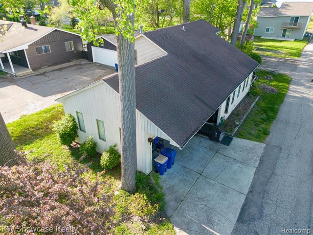 Fall in love with this 3 BD/ 2 BA in Waterford Twp. Call, text or direct message me for more info. cpix.me/l/172598046