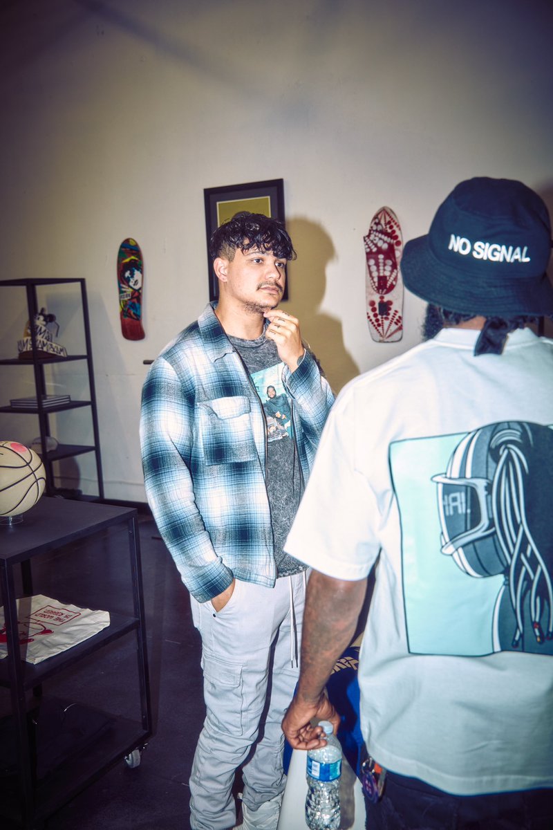 nosignalglobal's tweet image. No Signal’s first ever pop-up was a success ✅

Now it’s time for the No Signal clothing to drop online tomorrow along with the Website‼️

We BUILD DIFFERENT out here 🔌 

Join us for our launch party space at 1pm ET tomorrow. 



#NoSignal #BuiltDifferent