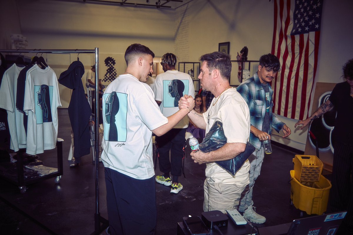 nosignalglobal's tweet image. No Signal’s first ever pop-up was a success ✅

Now it’s time for the No Signal clothing to drop online tomorrow along with the Website‼️

We BUILD DIFFERENT out here 🔌 

Join us for our launch party space at 1pm ET tomorrow. 



#NoSignal #BuiltDifferent