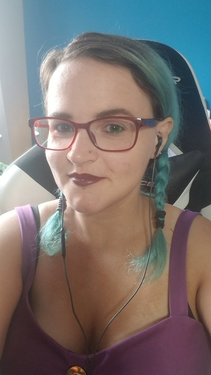 I'm back again and with a brand new game! The other night was SO much fun, let's party again!!

twitch.tv/StellarMichelle