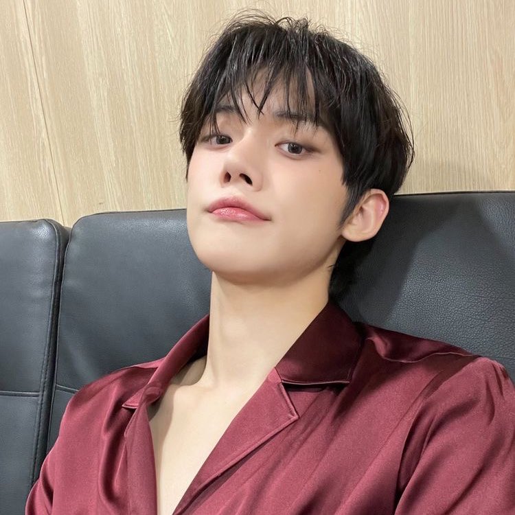 yawnzgfr's tweet image. no me conoce | #yeongyu au 

en donde yj y bg no se soportan y están obligados a convivir por sus amistades en común. sin saber que una noche de alcohol desencadenaría un acuerdo que los beneficiaría a ambos