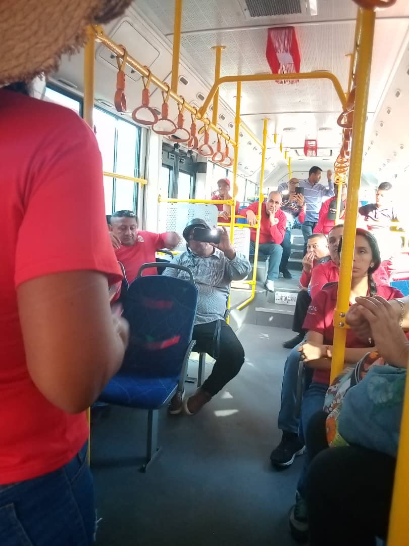 ¡En el cara a cara con los trabajadores!

Desde <a href="/BusMargaritaVE/">Bus Margarita VE</a> se llevó a cabo la inducción del paso a paso para la acreditación y certificación de saberes por experiencia, en la formación especializada, instruida por el Pdte Obrero <a href="/NicolasMaduro/">Nicolás Maduro</a>.

#EmpoderarElPoderPopular