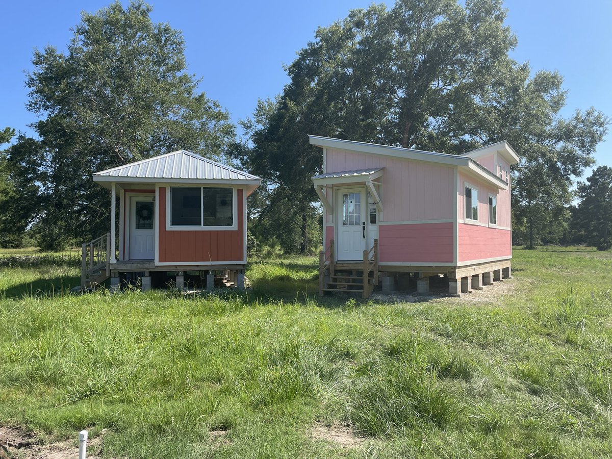 KPHS_arch_eng's tweet image. Placed! Thank you to The Sipe Brothers for the seamless removal and placement of our KP Tiny Home. #servicetoothers @OpFINALLYHOME @HumbleISD_KPHS @jokoch09 @HumbleISD @HumbleISD_CTE @ElizabethFagen @BornToBuild