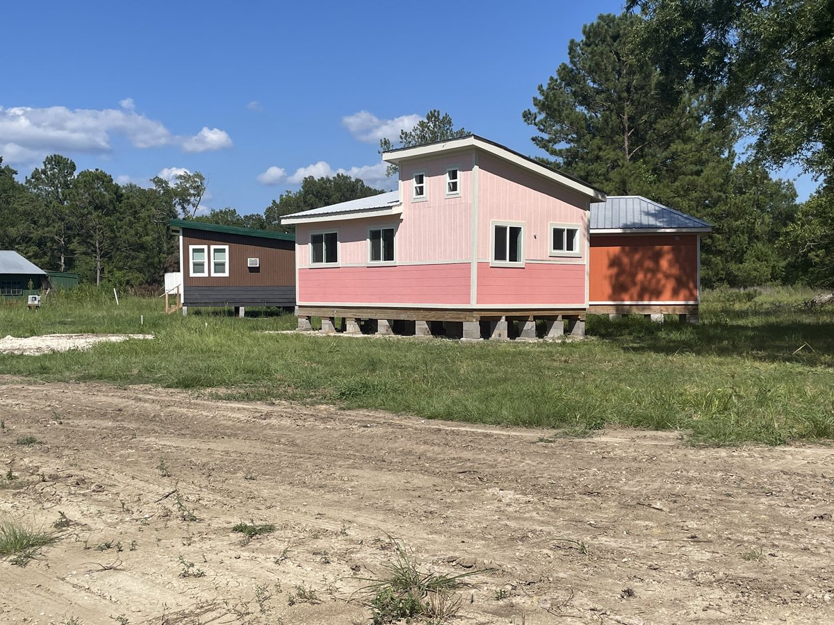 KPHS_arch_eng's tweet image. Placed! Thank you to The Sipe Brothers for the seamless removal and placement of our KP Tiny Home. #servicetoothers @OpFINALLYHOME @HumbleISD_KPHS @jokoch09 @HumbleISD @HumbleISD_CTE @ElizabethFagen @BornToBuild