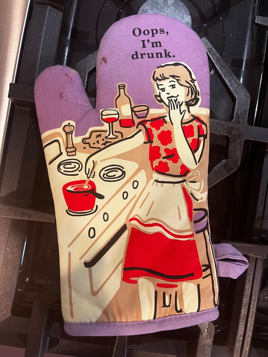saraherch's tweet photo. Oven mitt status update https://t.co/NYrPjsE1id