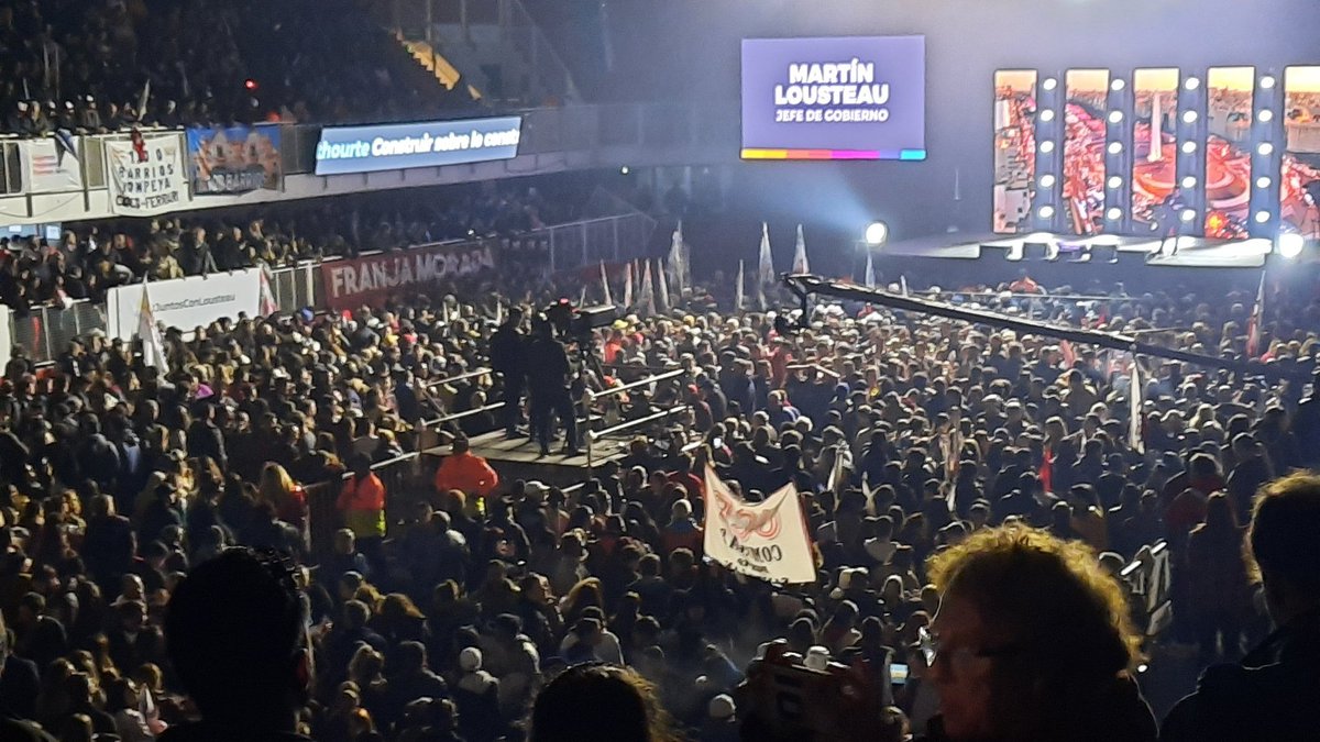 camilovedia's tweet photo. En el lanzamiento, la #Comuna5 bancando las propuestas del próximo Jefe de Gobierno @GugaLusto.

#JuntosConLousteau https://t.co/n0TBiO2KRF