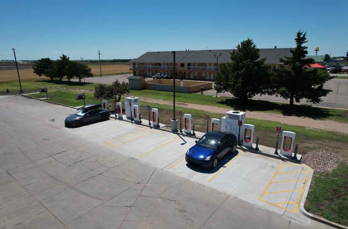 Tesla Charging tweet media