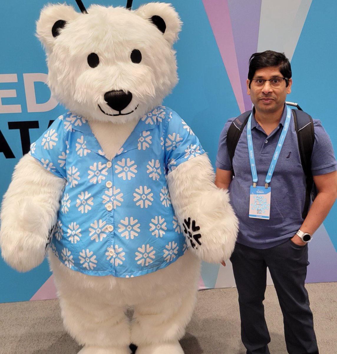 If you want to look thin, stand next to snow bear 😋

#SnowflakeSummit
#DataAISummit