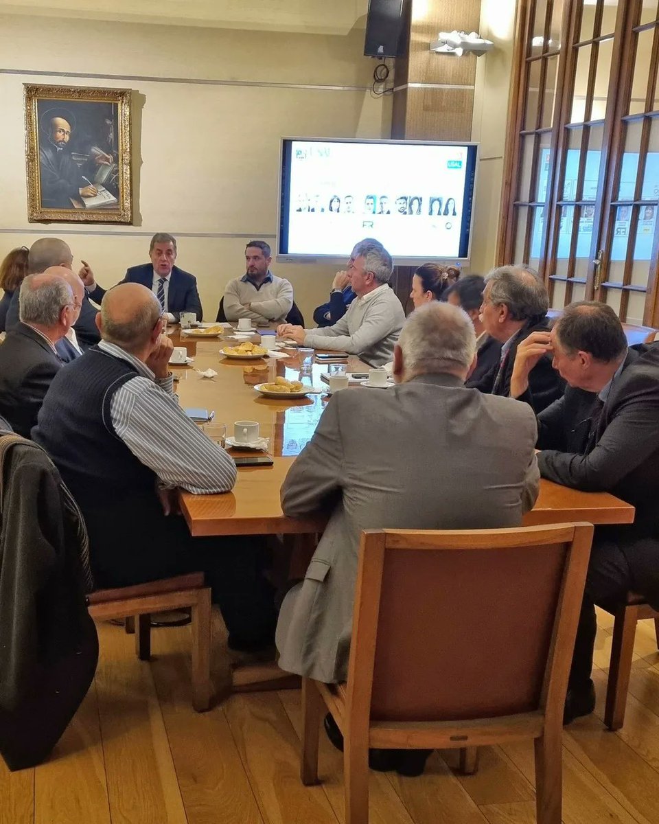 claublanchart's tweet photo. Otro encuentro de Análisis Estratégico de Escenarios de Negocios con el #ConsejoEmpresarial para evaluar el impacto de la situación de EUA, China y Rusia, del cierre de listas y la inflación pre y post #Elecciones2023, organizado por el #MBAUSAL con la @HannsSeidel https://t.co/9EqCXwqDXV