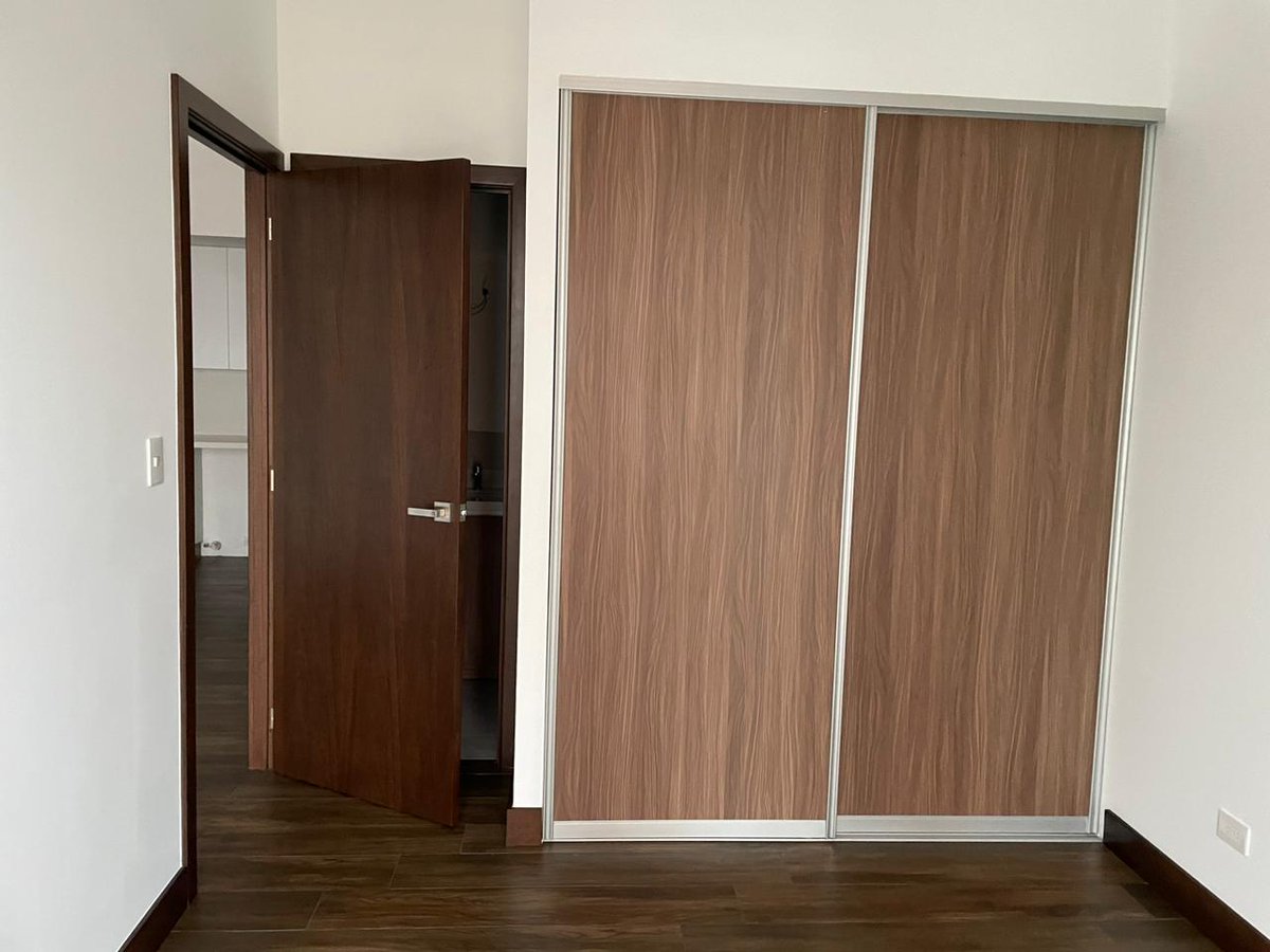 josep88's tweet photo. APARTAMENTO EN RENTA PARA ESTRENAR  EN CASA ROBLE, Zona 14: 
🛌 1 Habitación
🛀 2 Baños
🚗 1 Parqueo

🔹Línea Blanca nueva 
🔹Balcón 
🔹Habitación con balcón  y Baño Privado
🐶 Acepta Mascotas 
 
Precio: $850 + iva (mantenimiento ya incluido)

Más información al 55243075 https://t.co/jlyQaMb4U2