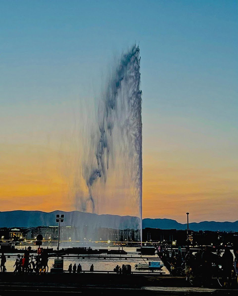 #sunset #été #soiree #soirée #lacleman #switzerland #suisse
#jetdeau #waterfront #summer #goodvibes
#VisitGeneva #Geneve #Geneva #GenevaLocalNews #GenevaGuide #Genève #Genevetourisme