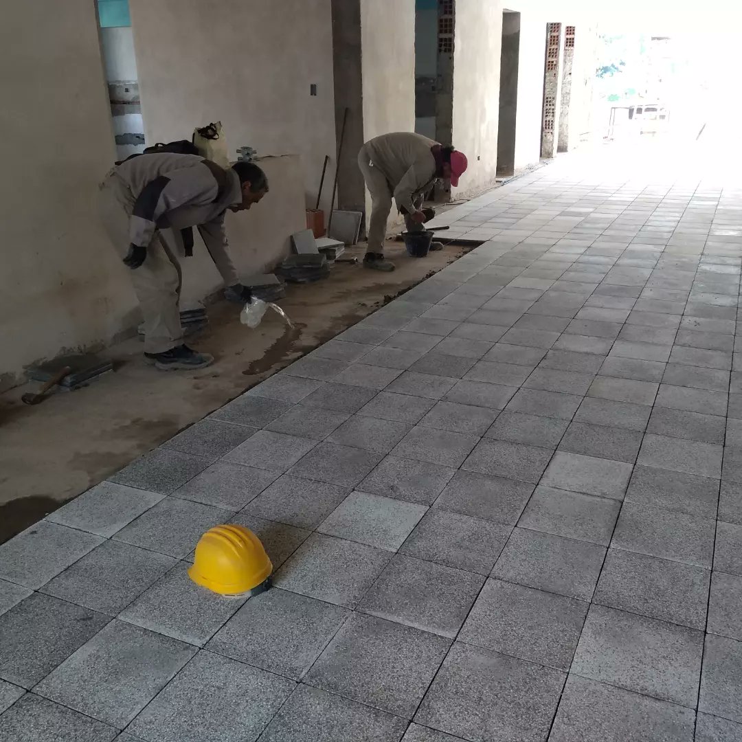 FaBraulio's tweet photo. Junto a los colegas del Caps Diego de Villarroel del @MSALUDTUC  recorriendo la obra del #CEPLA Autopista Sur. La atención a nuestra comunidad se fortalece con esta gran inversión para la zona sudeste de la ciudad. Gracias @tolosamatias @gabiyedlin @JuanManzurOK @OsvaldoJaldo https://t.co/3R9BS8UIMZ
