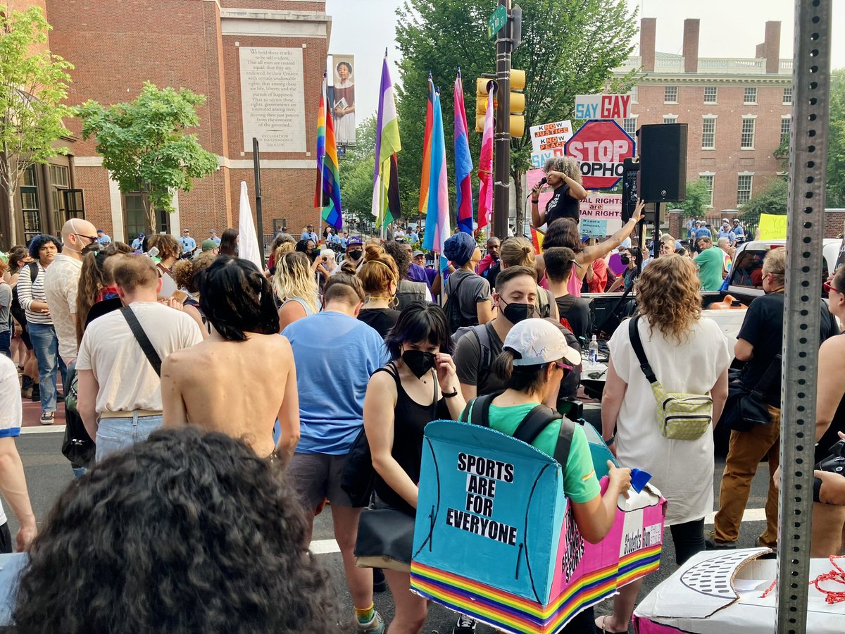 PHLafscmeDC47's tweet photo. DC47 & DC33 @cwuafscme #union #family standing up for #equality outside @AmRevMuseum where M4L hate group is holding their national meeting in #Philly. #GOHOME
❤️🌈🟰🔥✊✊✊❤️
.
@PMA_Union @PMWU397 @PTMUnited #afscme2187 #afscme2186 #afscme33 https://t.co/KXNSxYwEpi