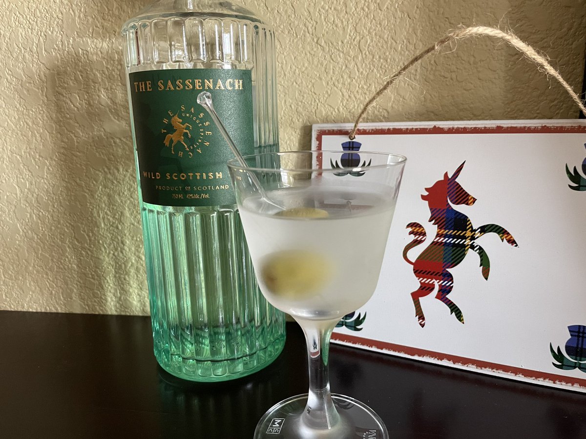 mbplan's tweet photo. #sassenachgin is good in: G&amp;T ☑️, L’Aviation ☑️, Army-Navy ☑️, and Martini ☑️. More to try. Thanks for a wonderful gin @SamHeughan @SassenachSpirit https://t.co/jkXcCAAvIS
