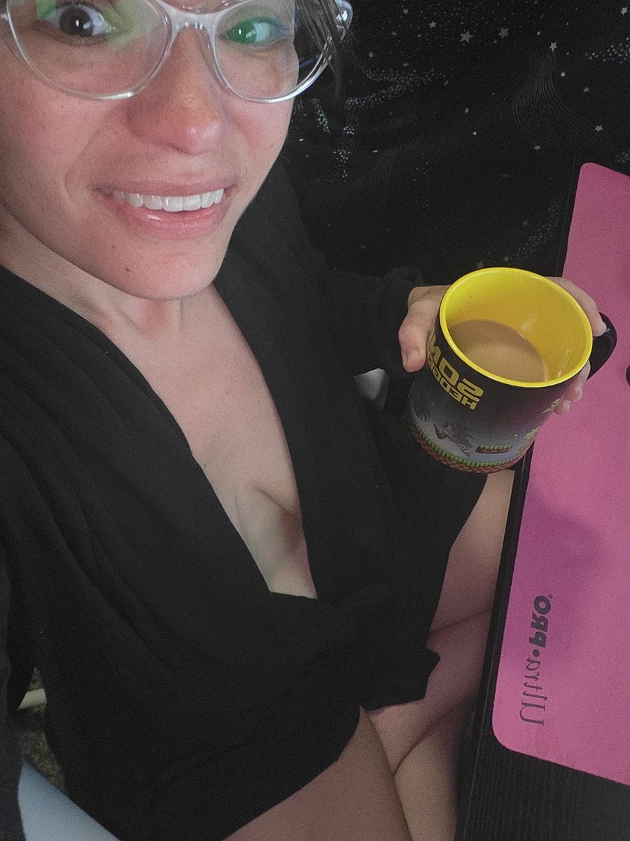 iamthatpixie's tweet photo. #coffeeaddict #ThirstyThursday #worklife https://t.co/TXfpCznqNB